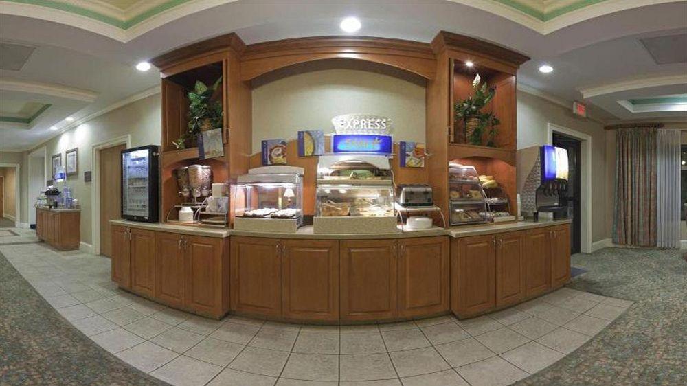 Holiday Inn Express Hotel & Suites Tampa-Anderson Road-Veterans Exp By Ihg West Chase Exteriör bild