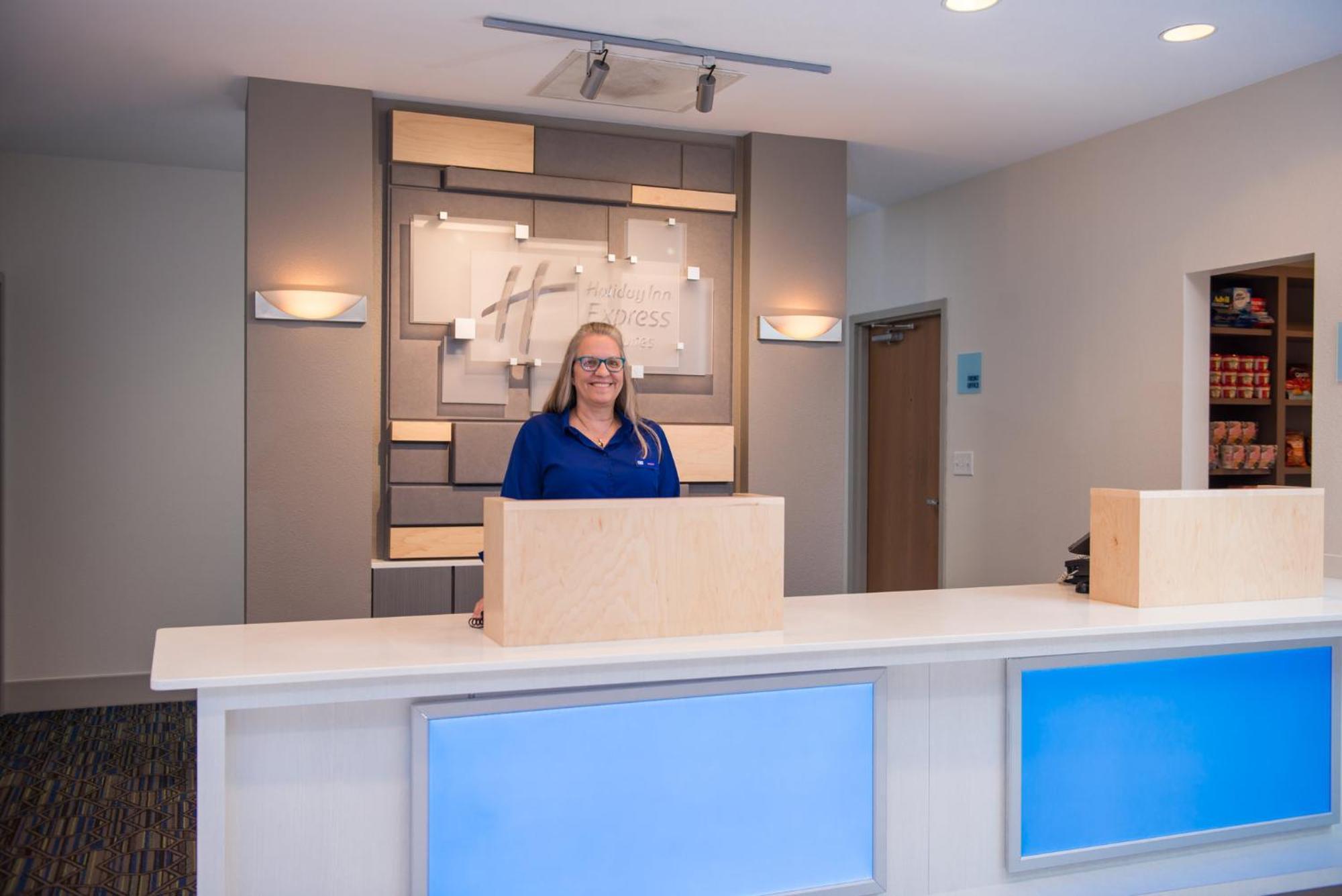 Holiday Inn Express Hotel & Suites Tampa-Anderson Road-Veterans Exp By Ihg West Chase Exteriör bild