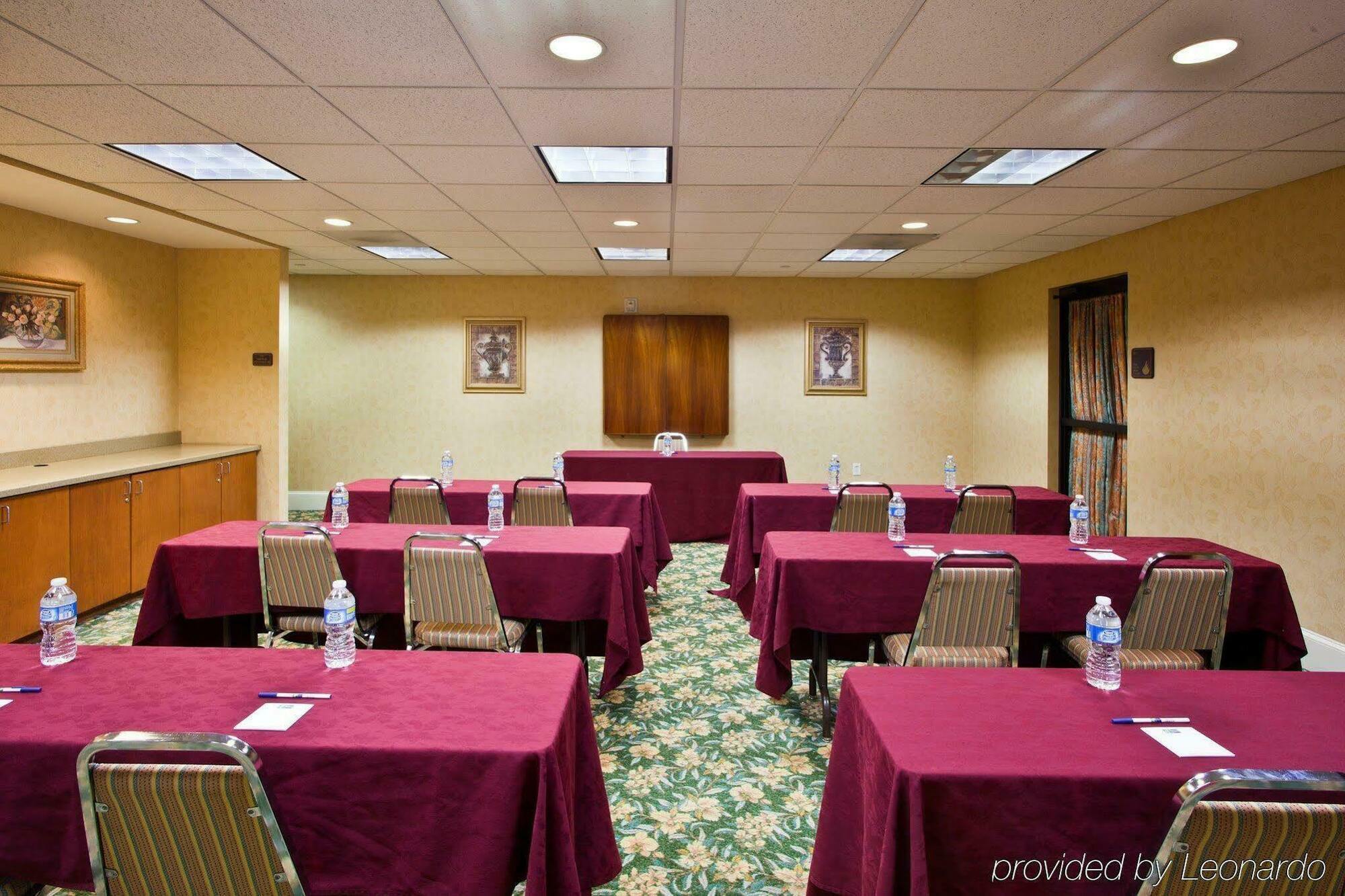 Holiday Inn Express Hotel & Suites Tampa-Anderson Road-Veterans Exp By Ihg West Chase Bekvämligheter bild
